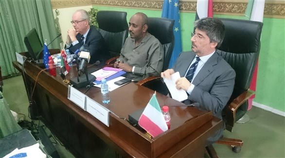 وكيل وزارة الصحة يتوسط السفير الإيطالي ورئيس بعثة الاتحاد الأوروبي في السودان (سونا)