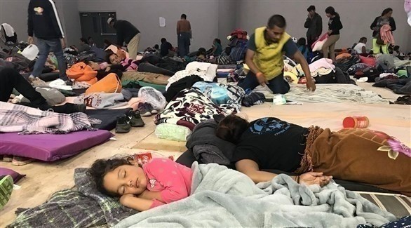 نصف المهاجرين في تيخوانا هم من الأطفال وهم عرضة للإصابة بالأمراض نتيجة سوء الأوضاع  في مركز اللجوء (سكاي نيوز)
