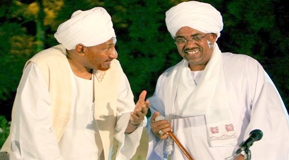 الرئيس السوداني عمر البشير وزعيم المعارضة الصادق المهدي قبل القطيعة (أرشيف)