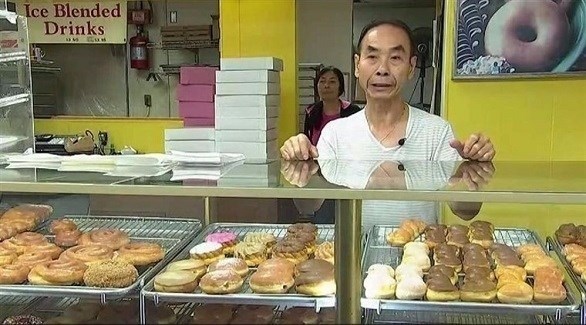 يدير جون شان وزوجته مخبزاً لبيع الدوناتس (أوديتي سنترال)