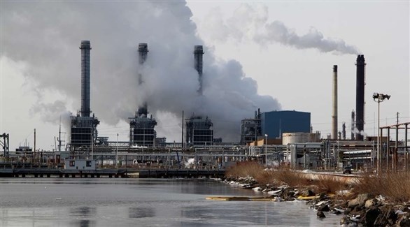 دخان متصاعد من المصانع مسبباً تلوث الجو  (أرشيف)