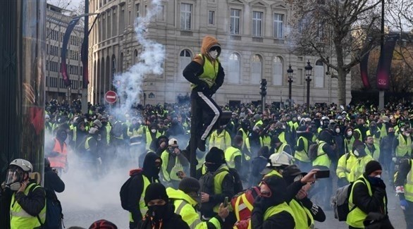 ناشطون من حركة السترات الصفراء يتظاهرون  في باريس.(أرشيف)