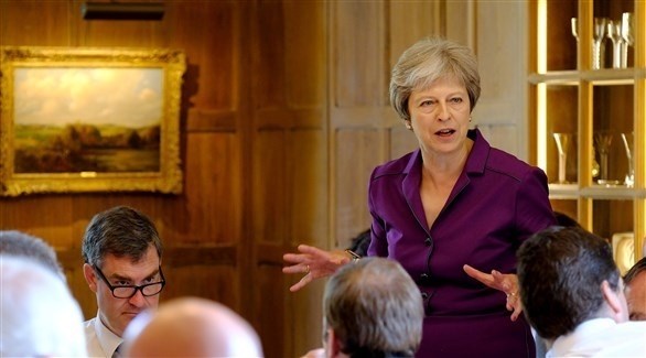 رئيسة الوزراء البريطانية تيريزا ماي خلال اجتماع مع حزبها حول بريكست (أرشيف)