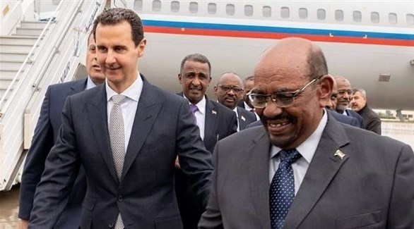 الرئيسان السوري بشار الأسد والسوداني عمر البشير في مطار دمشق (روسيا اليوم)  