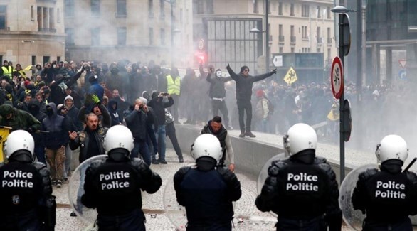 جانب من احتجاجات اليمين في بروكسل على اتفاق مراكش للهجرة (رويترز)