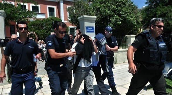 عناصر من الشرطة التركية أثناء اعتقال متعاطفين مع فتح الله غولن (أرشيف)