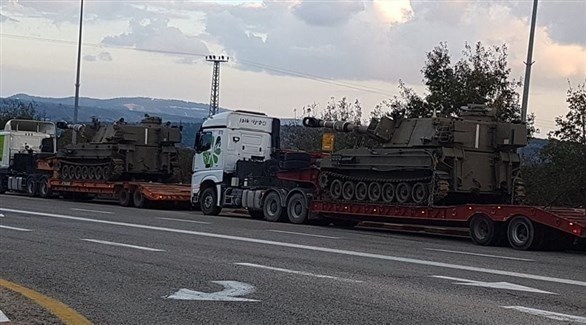 شاحنات تنقل دبابات إسرائيلية إلى الحدود مع لبنان (يديعوت أحرونوت)
