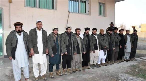 الشرطة الأفغانية تعرض حرس الزعيم المحلي المتمرد في كابول بعد نزع سلاحهم (خاما برس)