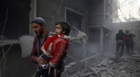 ضحايا غارات النظام على دوما (رويترز)