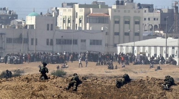 جنود إسرائيليون يقنصون الفلسطينيين في مسيرات العودة بغزة (أرشيف)