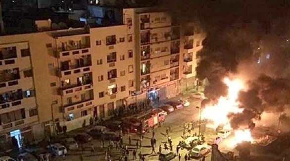 من مكان الانفجار الذي استهدف شارع عبدالناصر في بنغازي (بوابة الوسط)