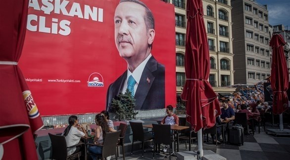 ملصق انتخابي للرئيس التركي رجب طيب اردوغان في اسطنبول.(أرشيف)