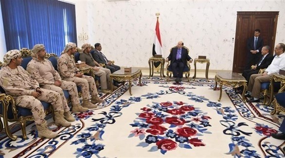 الرئيس اليمني واللواء فرج البحسني، قائدقوات التحالف العربي، في حضرموت(سبأنت)