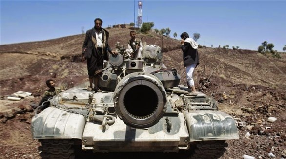 يمنيون على متن دبابة (أرشيف)