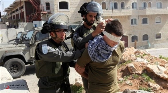 قوات الاحتلال الإسرائيلي تعتقل شاباً فلسطينياً في الضفة الغربية (أرشيف)