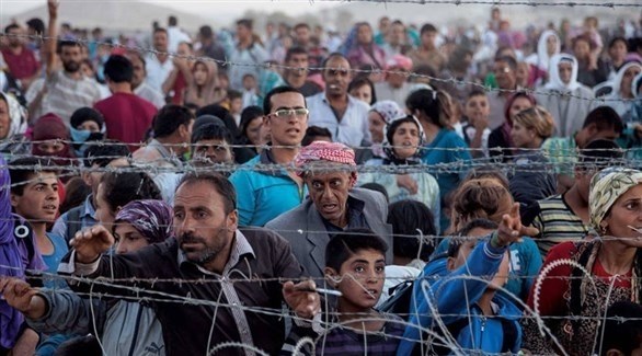 لاجئون سوريون على الحدود مع تركيا (أرشيف)