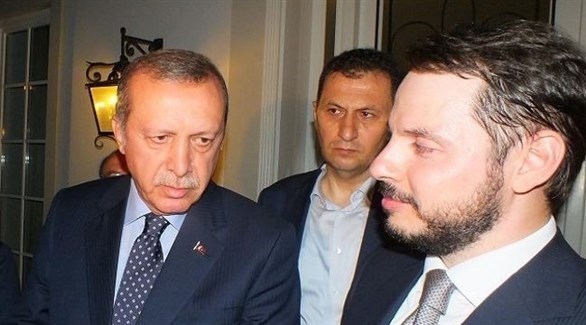 الرئيس التركي رجب طيب أردوغان وصهره براءت البيرق (أرشيف)