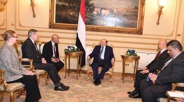 الرئيس اليمني، خلال لقائه السفير الأمريكي (سبأ)