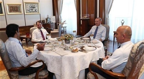 الرئيس التركي رجب طيب أردوغان وأمير قطر في أنقرة امس.(أرشيف)