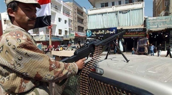 جندي يمني عند حاجز عسكري (أرشيف)