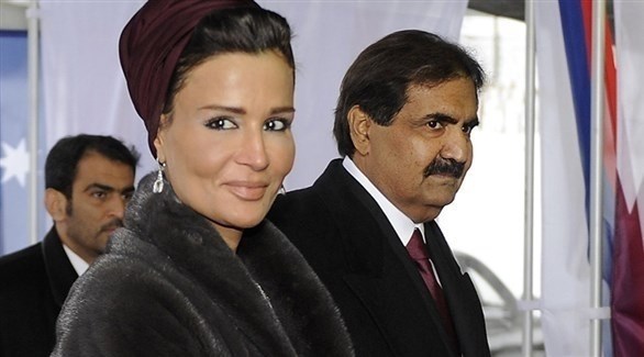 أمير قطر السابق حمد بن خليفة وزوجته الشيخة موزا (أرشيف)