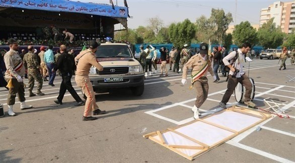 عسكريون إيرانيون بعد الهجوم على العرض العسكري في الأحواز (أرشيف)