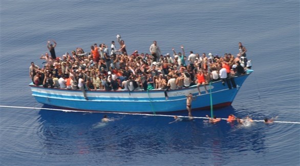 زورق مهاجرين غير شرعيين في البحر الأبيض المتوسط (أرشيف)