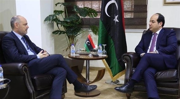 سفير بعثة الاتحاد الأوروبي لدى ليبيا ألن بوجيا والنائب بالمجلس الرئاسي أحمد معيتيق (ليبيا اليوم)