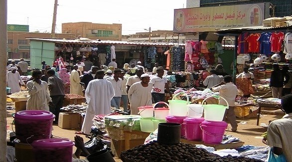 سودانيون في سوق شعبية (أرشيف)
