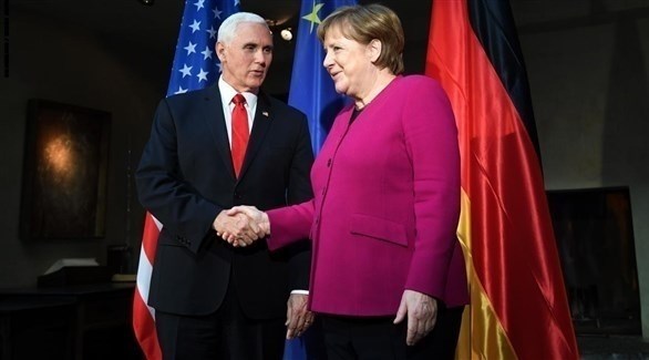 المستشارة الألمانية أنغيلا ميركل ونائب الرئيس الأمريكي مايك بنس (أرشيف)