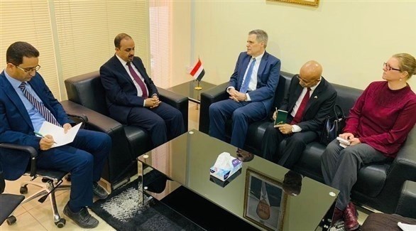 وزير الإعلام اليمني معمر الإرياني مع السفير الأمريكي ماثيو تولر (سبتمبرنت)