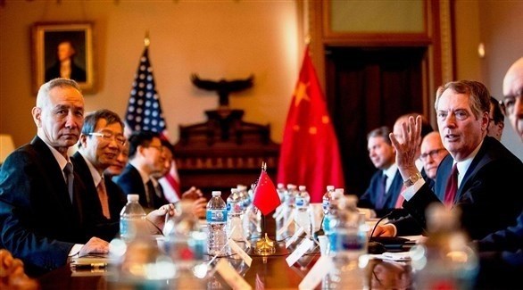 نائب رئيس الوزراء الصيني ليو هي مع الممثل التجاري الأمريكي روبرت لفتهايزر (أرشيف)