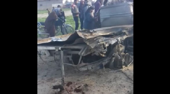 حطام السيارة المفخخة في دير الزور (المرصد)
