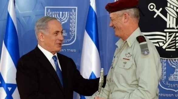 قائد أركان الجيش الإسرائيلي السابق، بيني غانتس، ورئيس الوزراء الإسرائيلي بنيامين نتانياهو (أرشيف)
