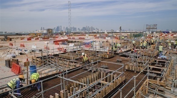 ورشة بناء ملعب في قطر.(أرشيف)
