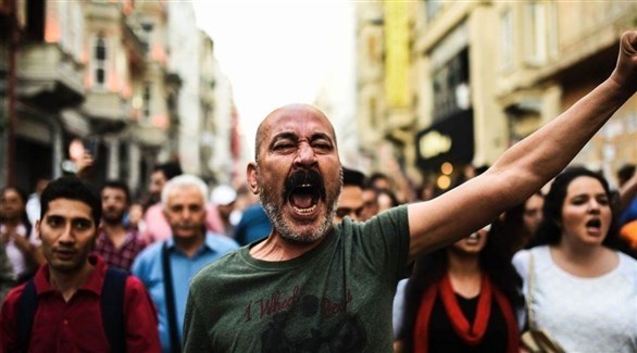 أتراك يتظاهرون ضد الرئيس رجب طيب أردوغان (أرشيف)