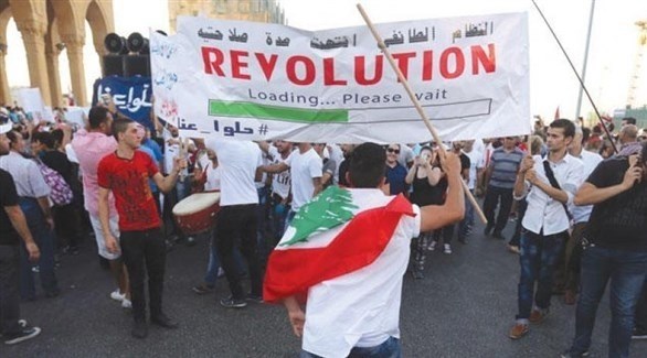 ناشطون لبنانيون يتظاهرون ضد الطائفية.(أرشيف)