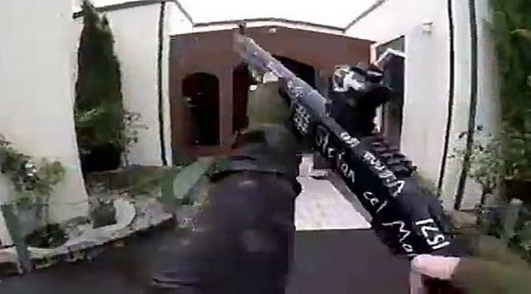 صورة من فيديو مجزرة المسجدين في نيوزيلندا كما ظهرت على مواقع التواصل الاجتماعي (أرشيف)