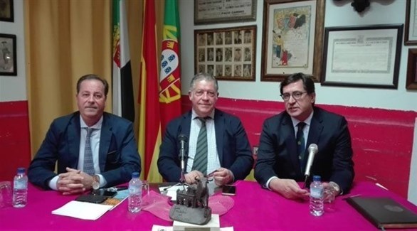 مسؤولون برتغاليون يعلنون رحيل روي بينتو إلى لشبونة (تويتر)