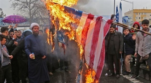 إيرانيون يحرقون علم أمريكا في ذكرى الثورة (أرشيف)