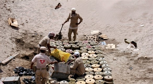 خبراء يُحيدون ألغاماً في اليمن (أرشيف)
