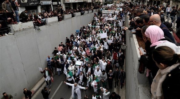 آلاف الجزائريين في مظاهرات ضد النظام (أرشيف)