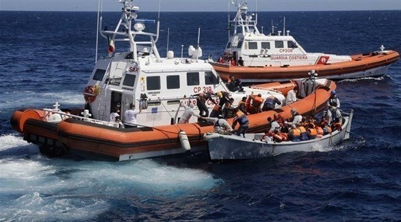خفر السواحل الإيطالي ينقذ مهاجرين في البحر المتوسط (أرشيف)