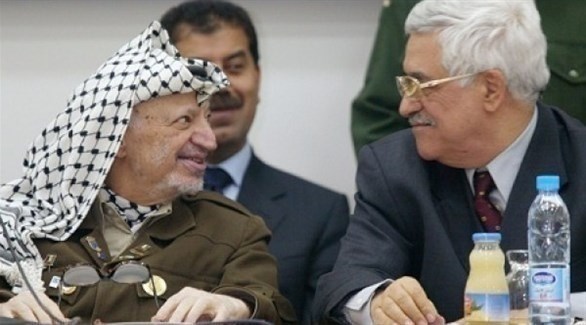 الزعيم الفلسطيني الراحل ياسر عرفات والرئيس الفلسطيني محمود عباس.(أرشيف)