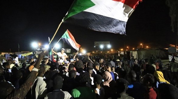 متظاهرون سودانيون في الخرطوم (أ ف ب)