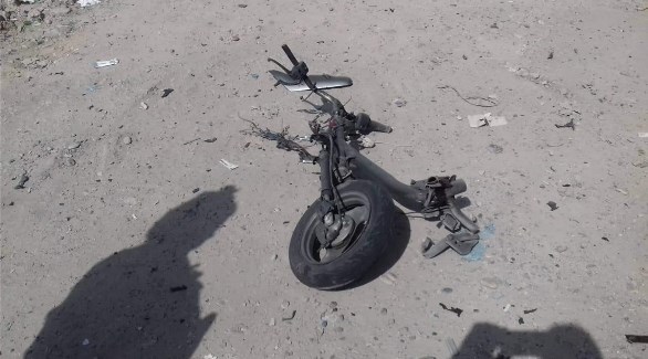 أجزاء من الدراجة النارية بعد انفجارها (السومرية نيوز)