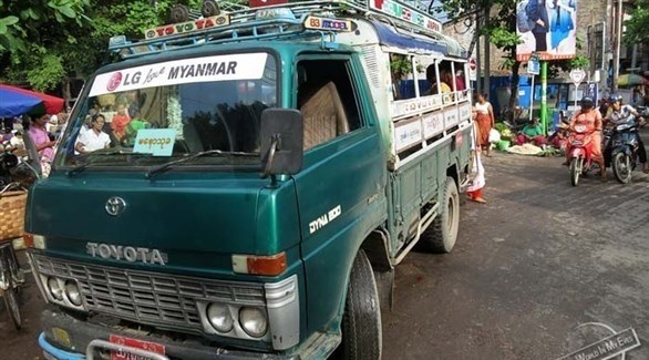 شاحنة تويوتا لنقل الركاب في ميانمار (أرشيف)