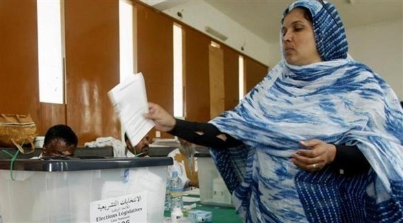 سيدة موريتانية تدلي بصوتها في انتخابات سابقة (أرشيف)
