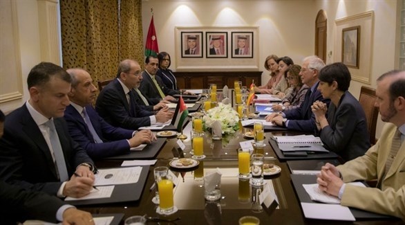 وزير الخارجية الأردني أيمن الصفدي خلال لقائه بالمسؤولين الأوروبيين (تويتر)