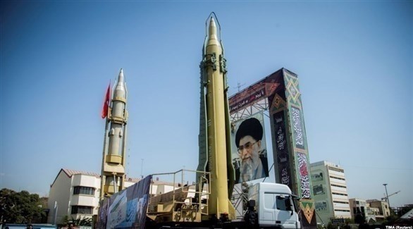 مجسمات صواريخ إيرانية في استعراض بطهران (أرشيف)